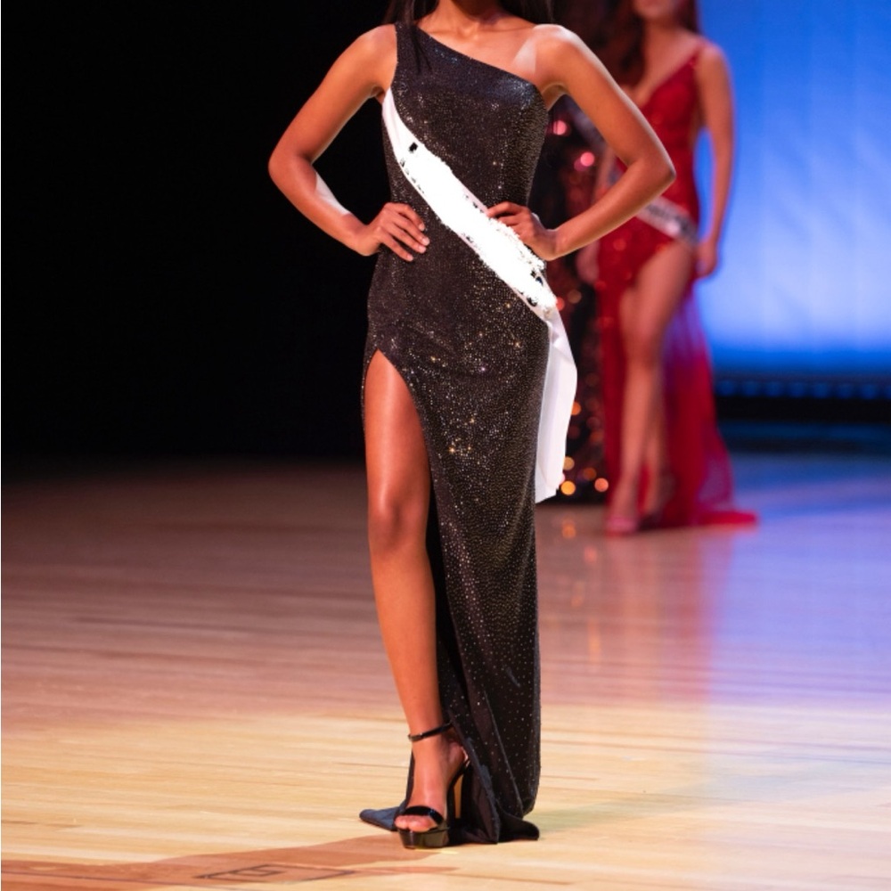 Black Sherri hill gown